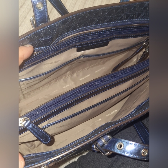 Michael Kors Voyager metallic blue Embossed Leather Large Tote - Picture 9 of 15